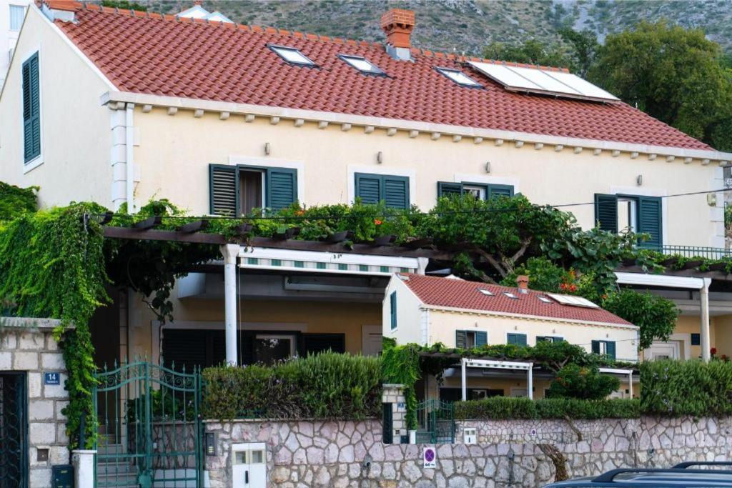 Spacious 1 Bedroom 4 Star Apartment, Mlini Exterior photo