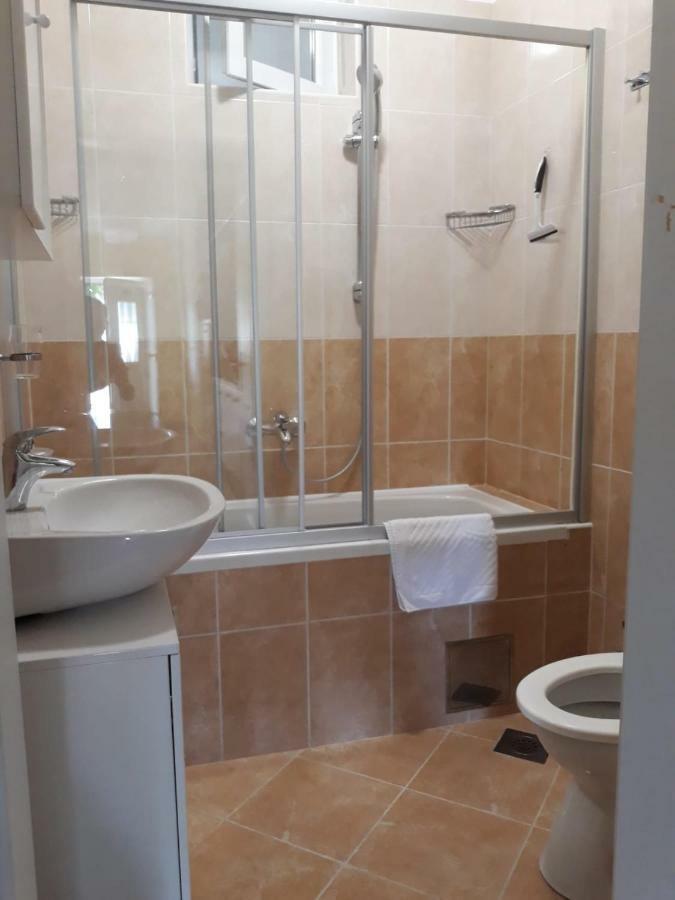 Spacious 1 Bedroom 4 Star Apartment, Mlini Exterior photo